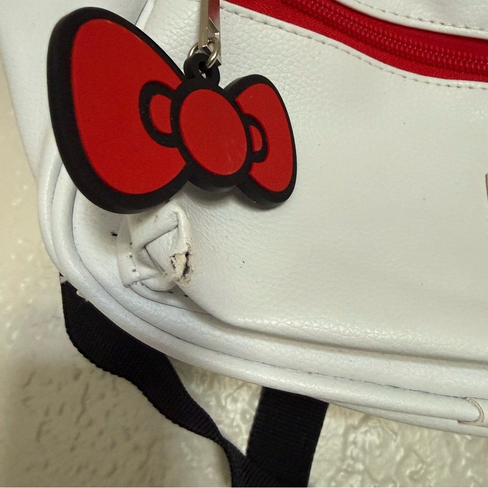 Hello Kitty White and Red Mini Backpack with Bow Accent with Coin Purse Kawaii - Picture 8 of 9